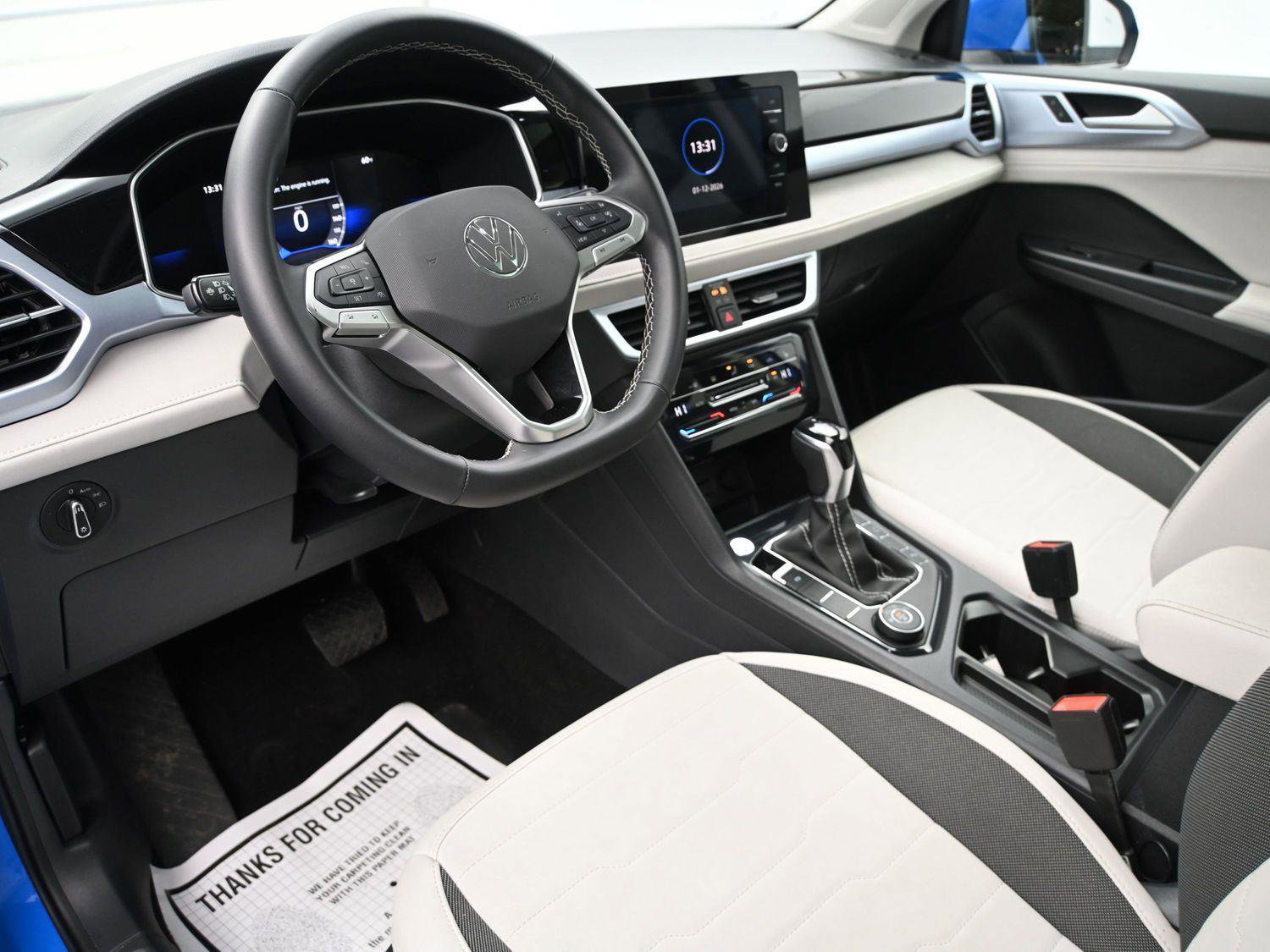 Certified 2025 Volkswagen Taos SE w/ Panoramic Sunroof Package AWD/4WD image 2