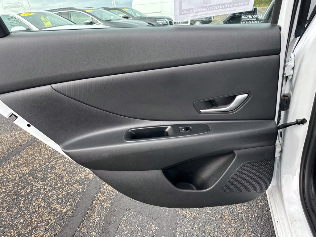 Used 2024 Hyundai Elantra SEL FWD image 31