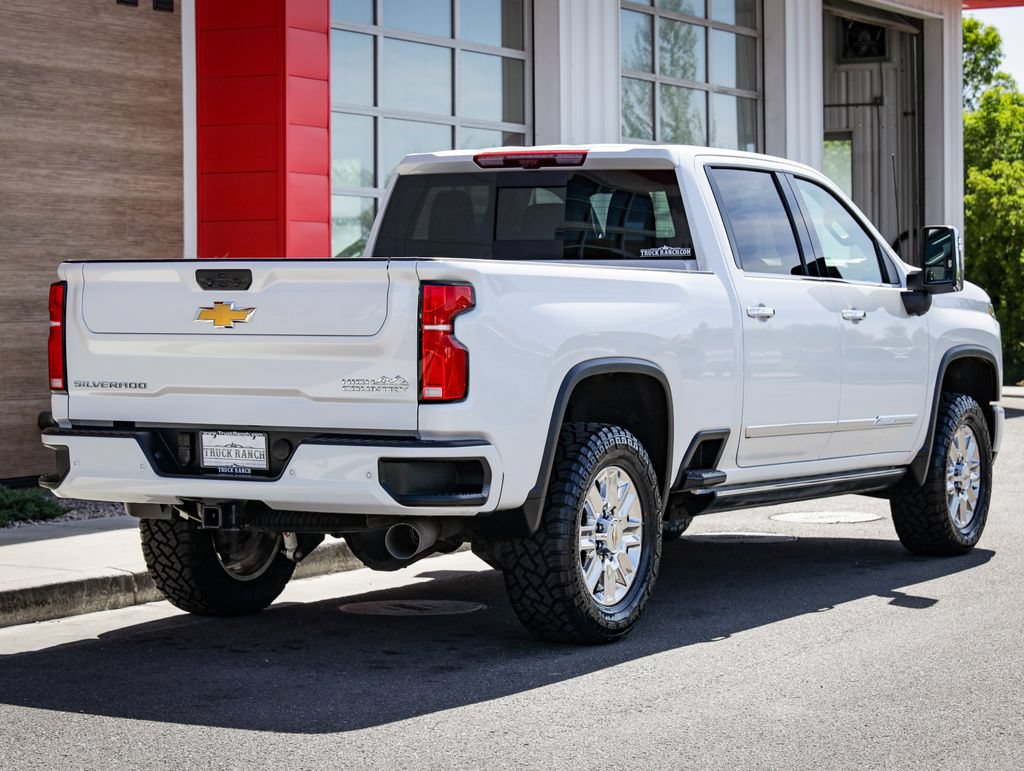 Used 2025 Chevrolet Silverado 2500 High Country w/ High Country Premium Package AWD/4WD image 3