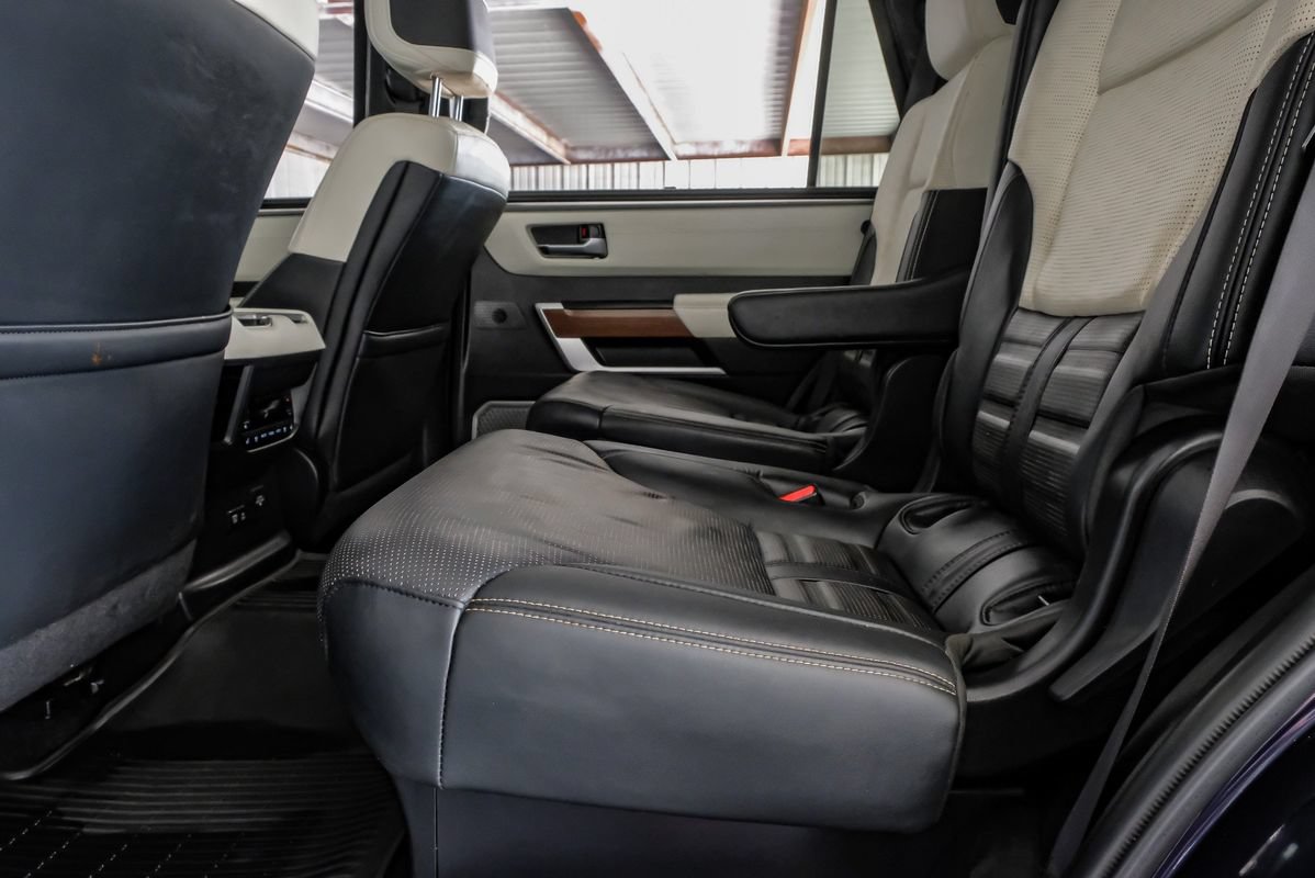 Used 2023 Toyota Sequoia Capstone AWD/4WD image 36