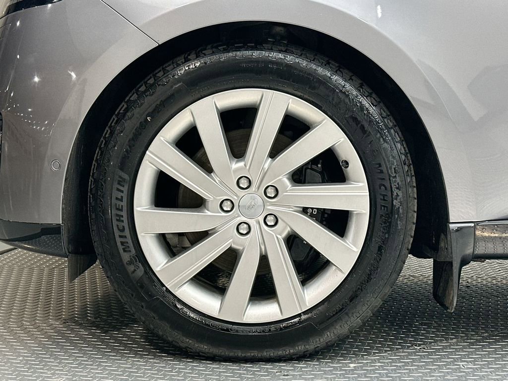 Certified 2023 Land Rover Range Rover SE image 13