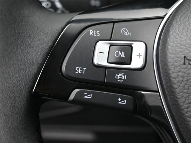 Used 2020 Volkswagen Tiguan SE w/ Panoramic Sunroof Package image 17