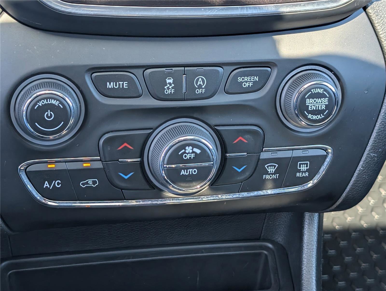 Used 2022 Jeep Cherokee Trailhawk w/ Sun, Sound & Nav Group image 30