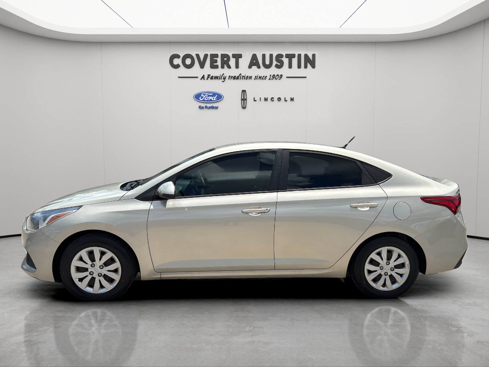 Used 2020 Hyundai Accent SE FWD image 2