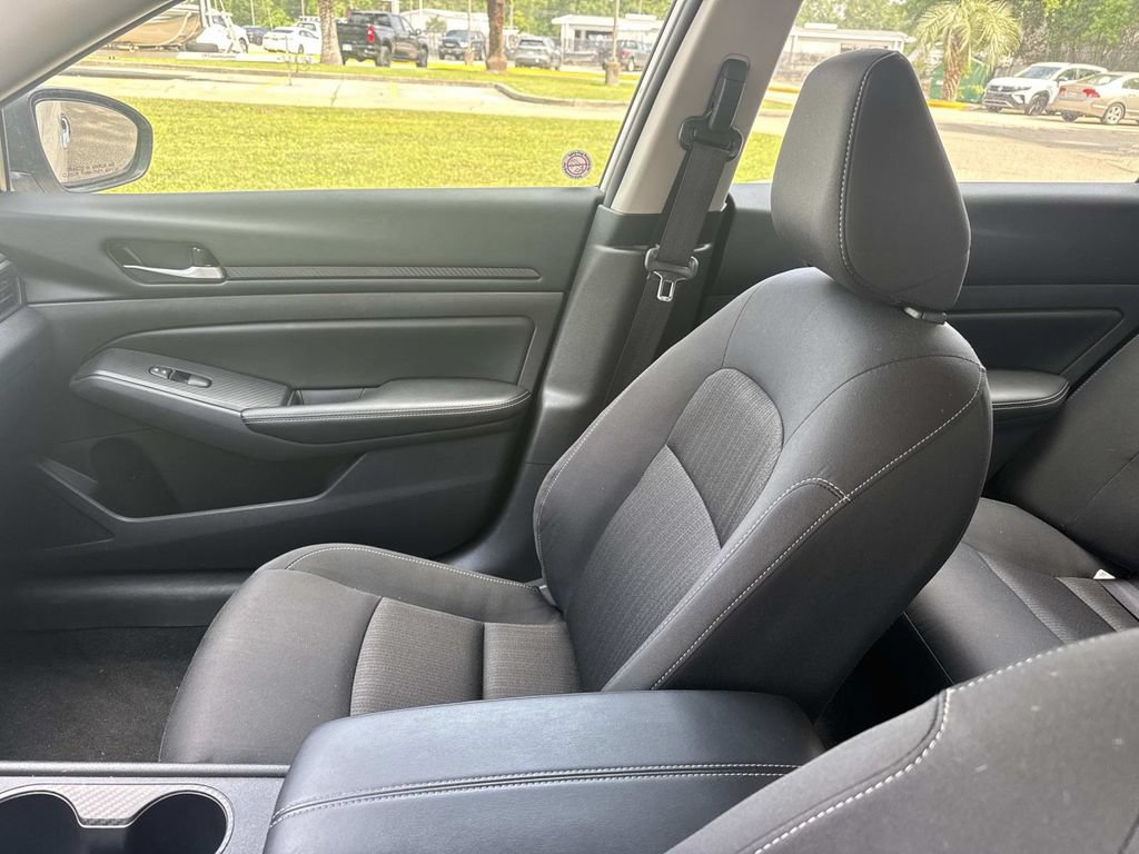 Used 2025 Nissan Altima 2.5 SV FWD image 27