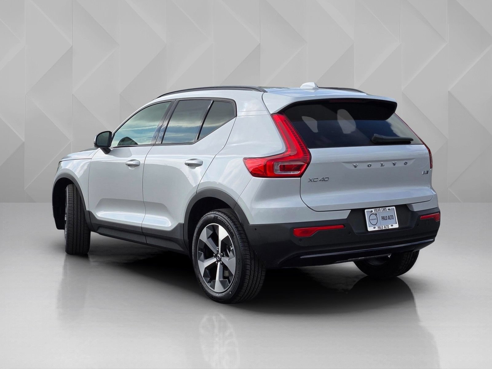 New 2026 Volvo XC40 B5 Plus w/ Protection Package Premier AWD/4WD image 4