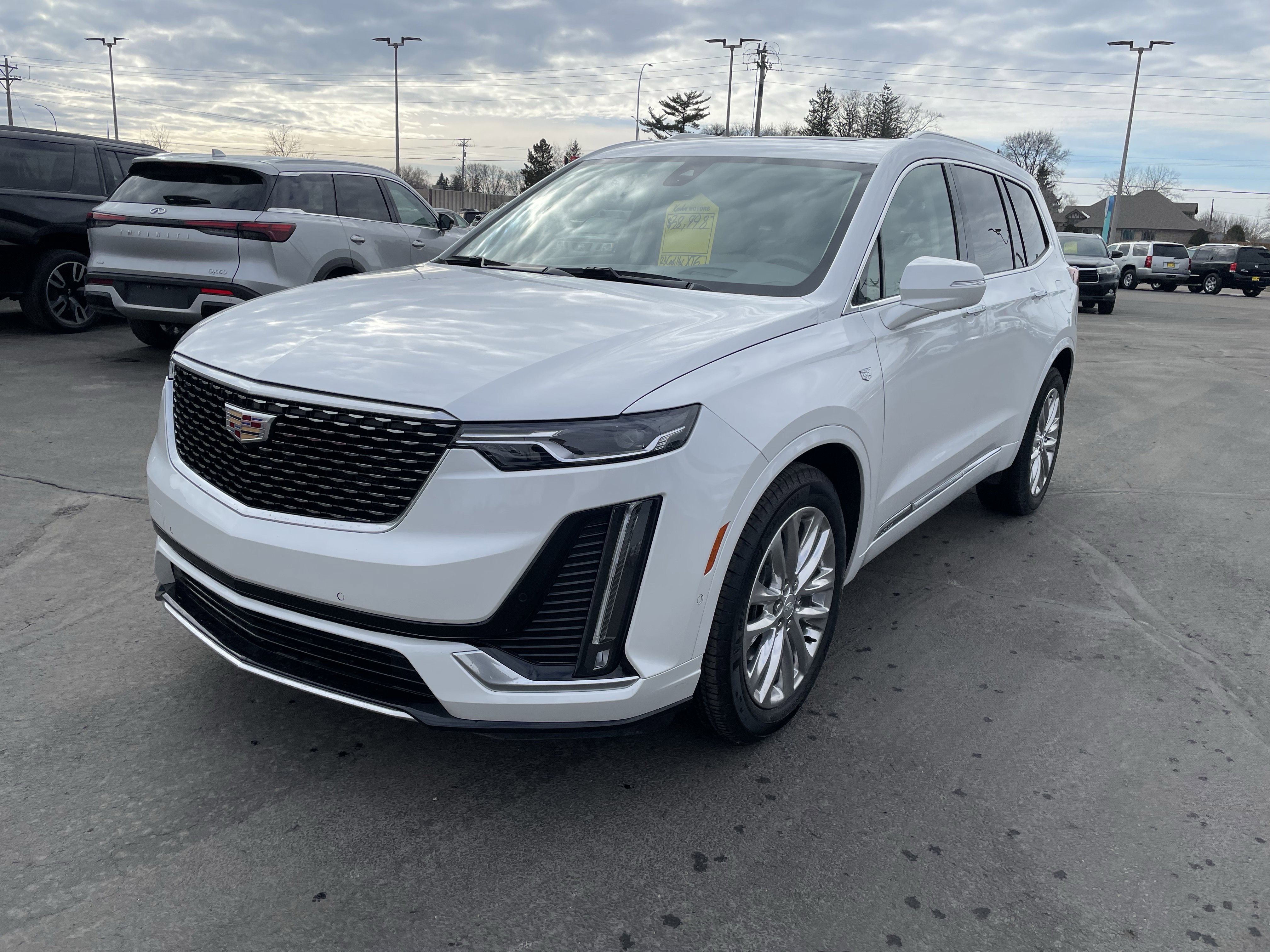 Used 2023 Cadillac XT6 Premium Luxury w/ Technology Package image 4