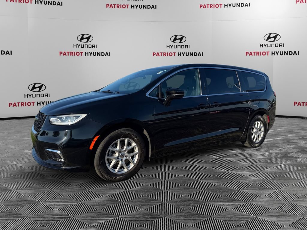 Used 2025 Chrysler Pacifica Select FWD image 7