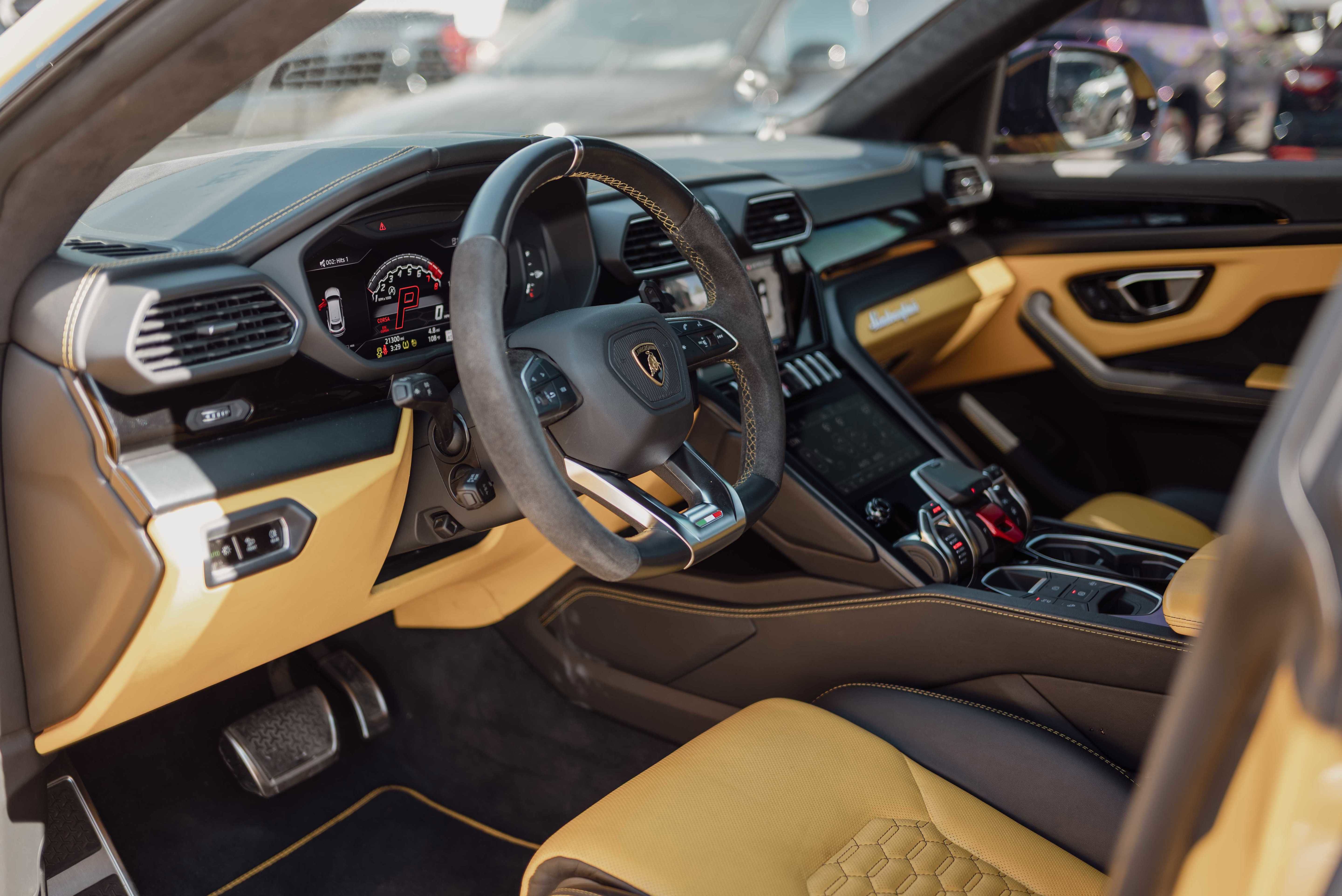 Used 2021 Lamborghini Urus AWD/4WD image 8