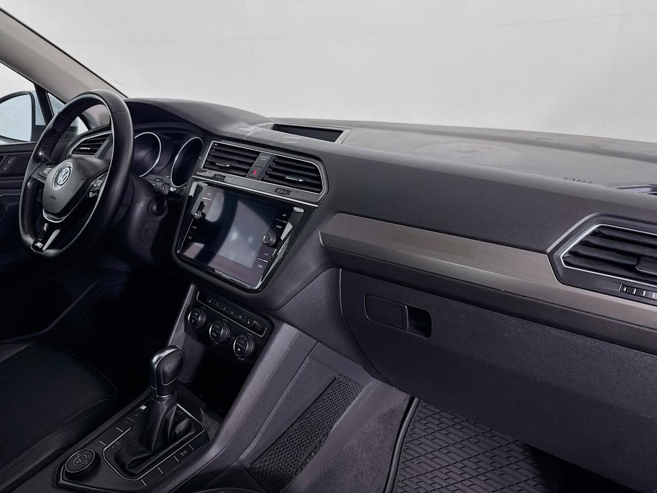 Used 2019 Volkswagen Tiguan SE w/ 3rd Row Seat Package AWD/4WD image 29
