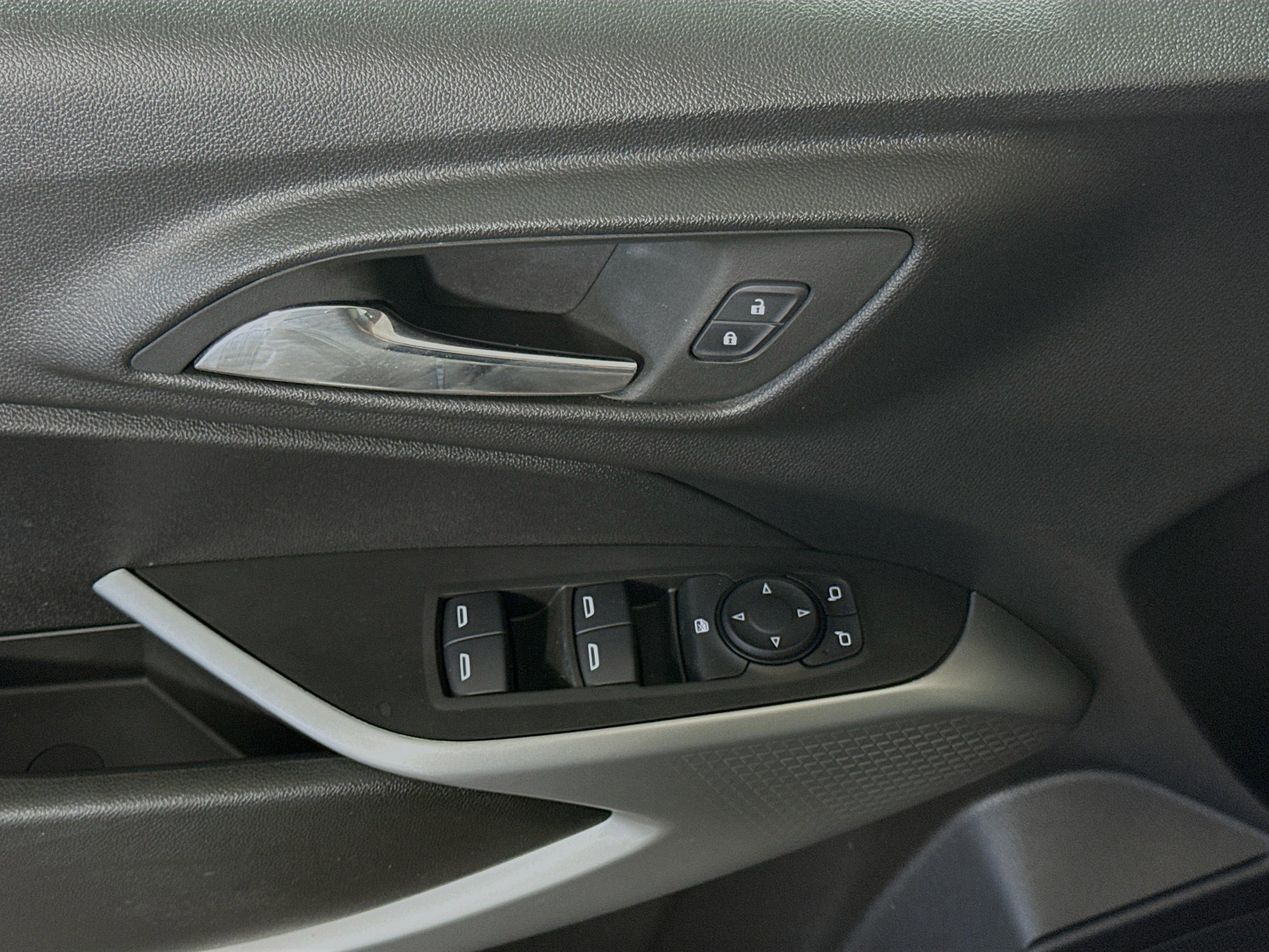 Used 2024 Chevrolet Trax LS w/ LS Convenience Package FWD image 23
