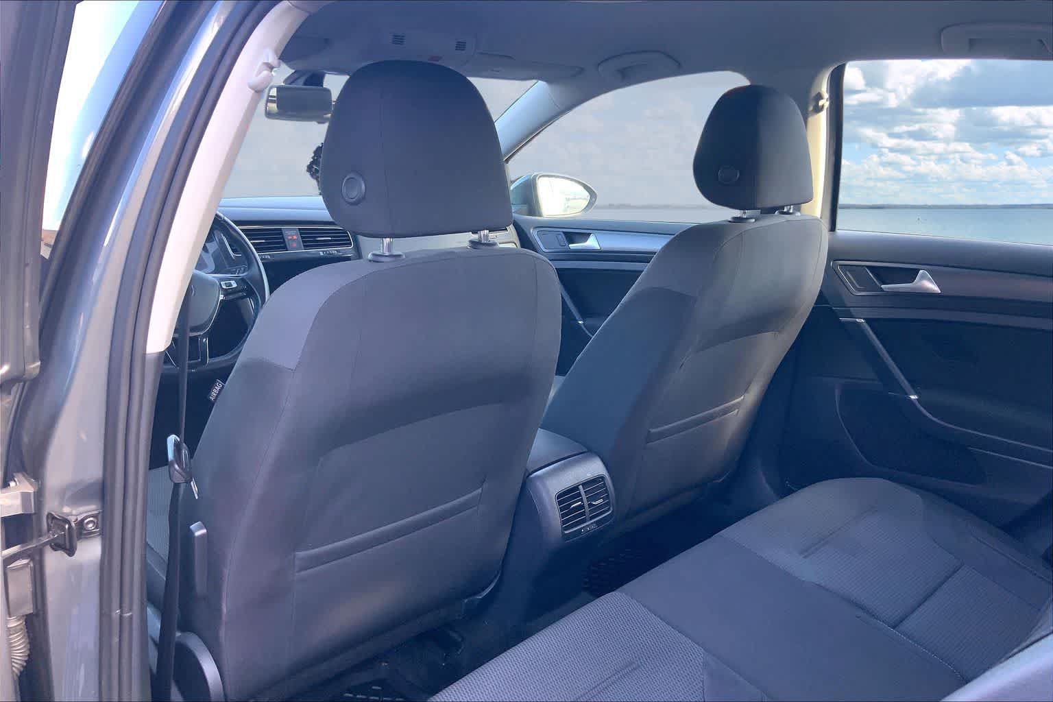 Used 2019 Volkswagen e-Golf SE w/ Driver Assistance Package FWD image 12
