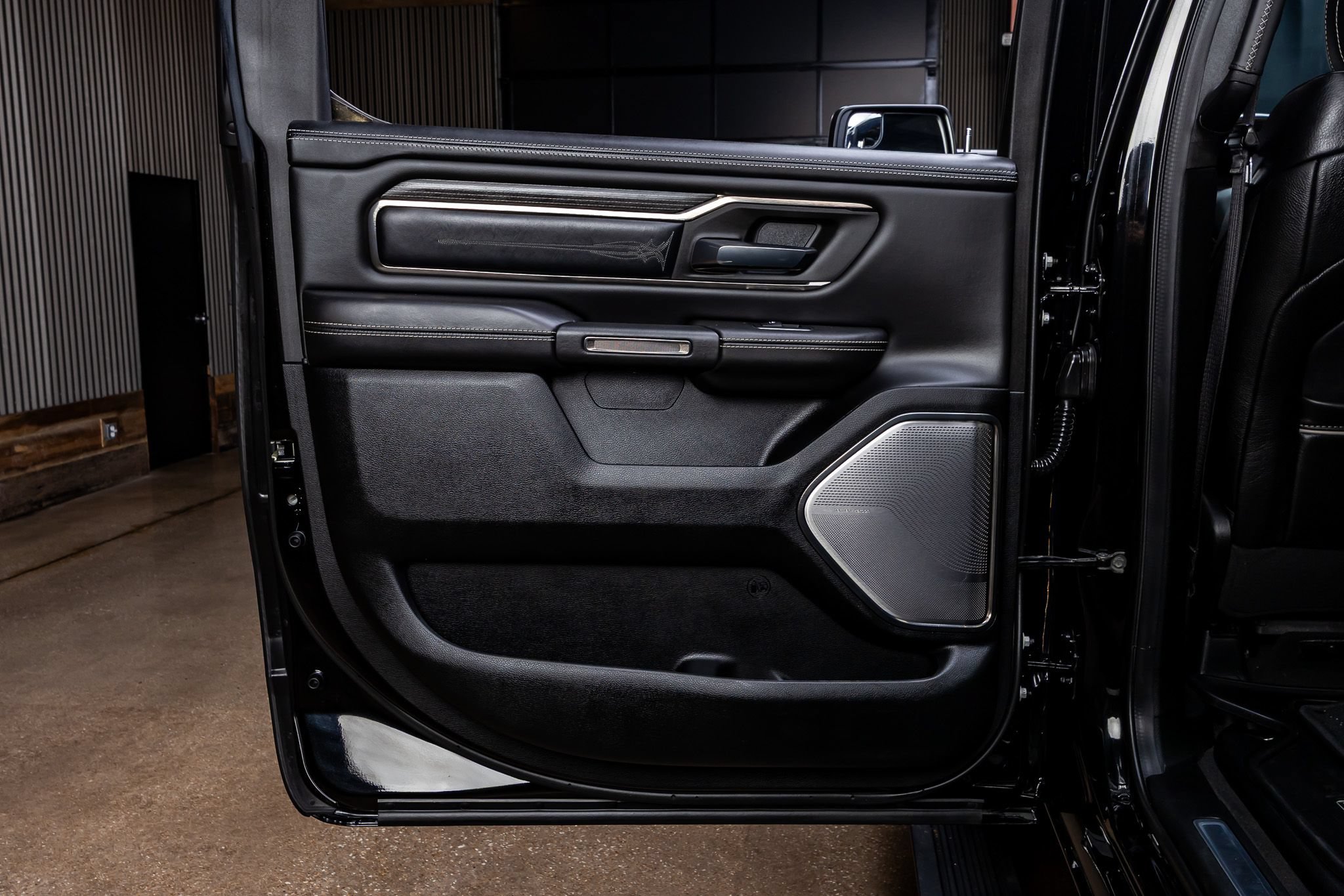 Used 2019 RAM 1500 Limited AWD/4WD image 40