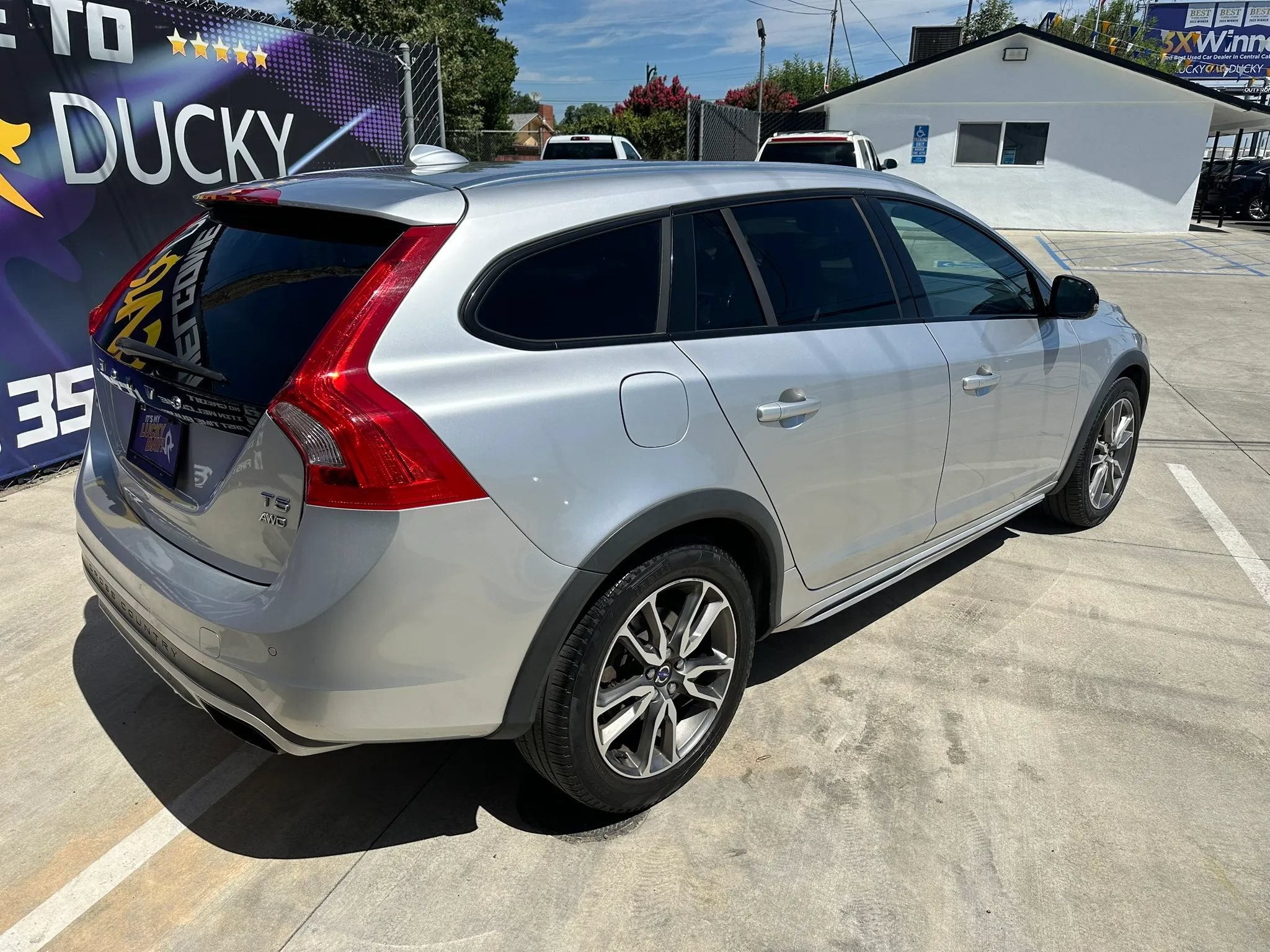 Used 2016 Volvo V60 T5 Cross Country Platinum AWD/4WD image 5