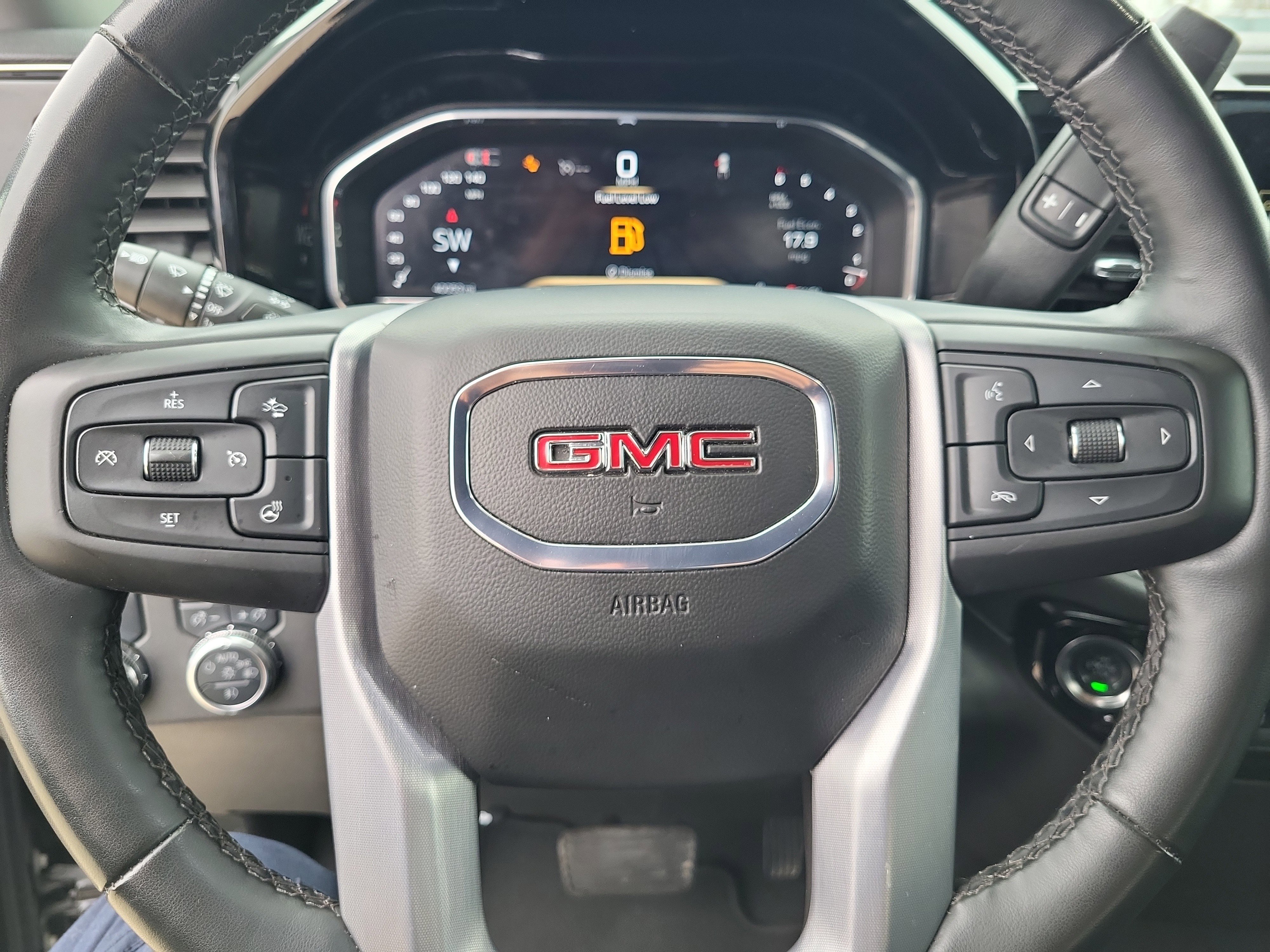 Used 2025 GMC Sierra 1500 SLT image 18