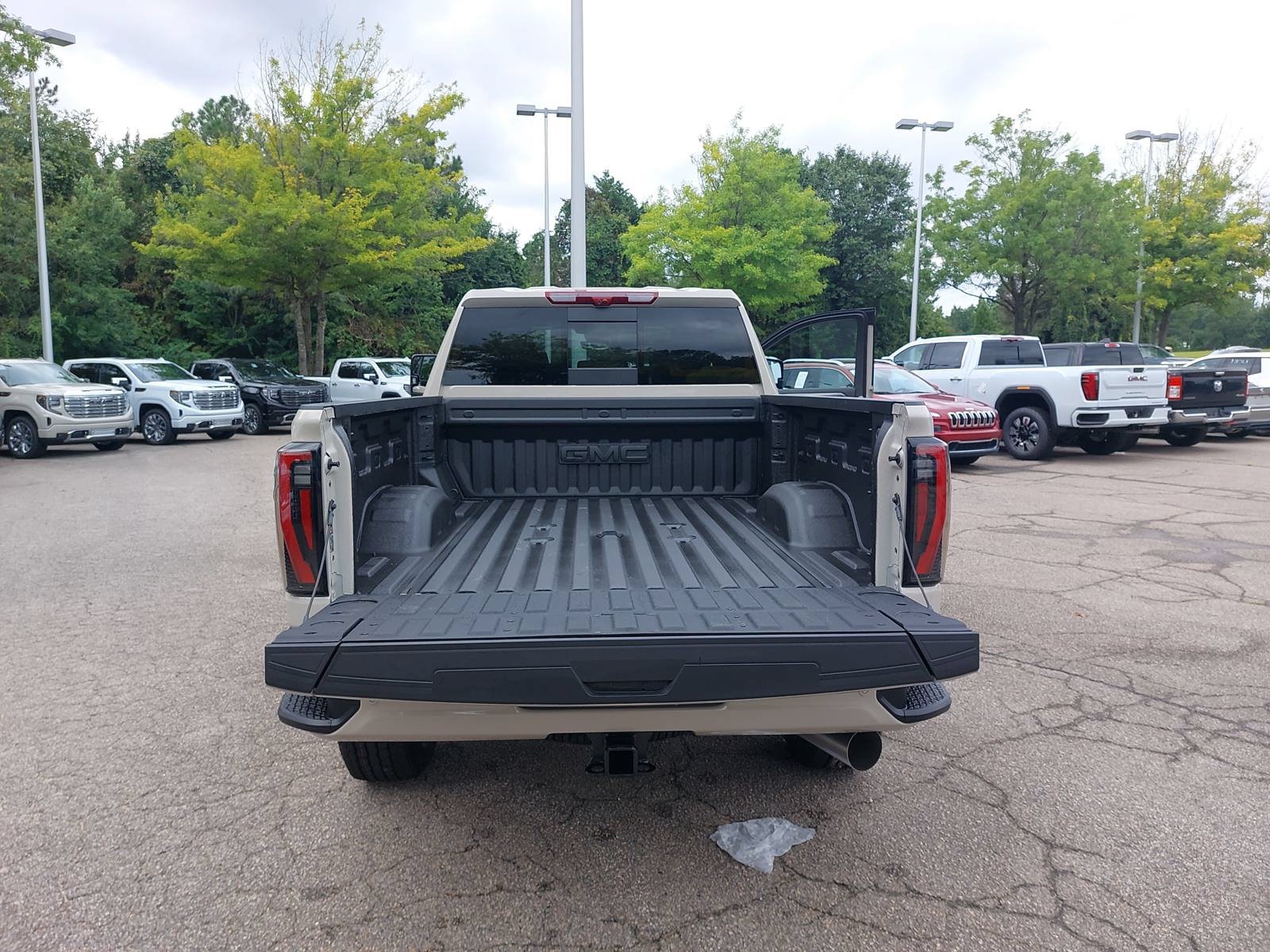 New 2026 GMC Sierra 2500 AT4 w/ AT4 Premium Plus Package AWD/4WD image 13