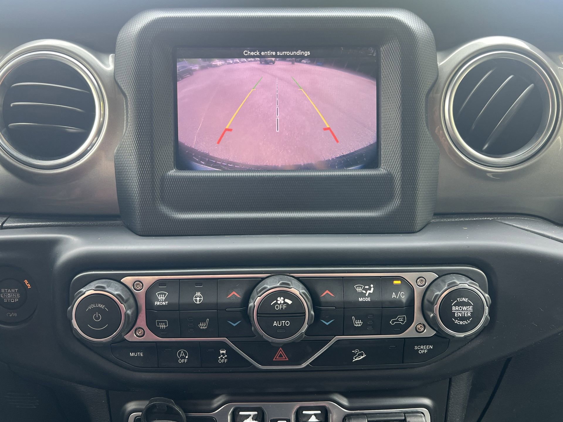 Used 2019 Jeep Wrangler Unlimited Sahara w/ Cold Weather Group image 4