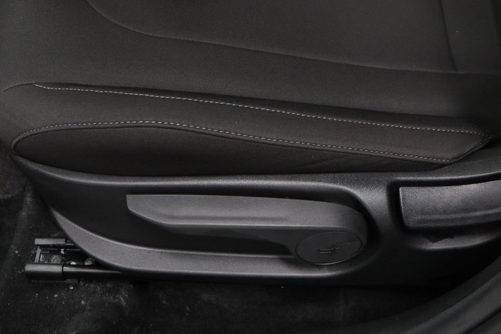 Certified 2025 Hyundai Elantra SEL image 25