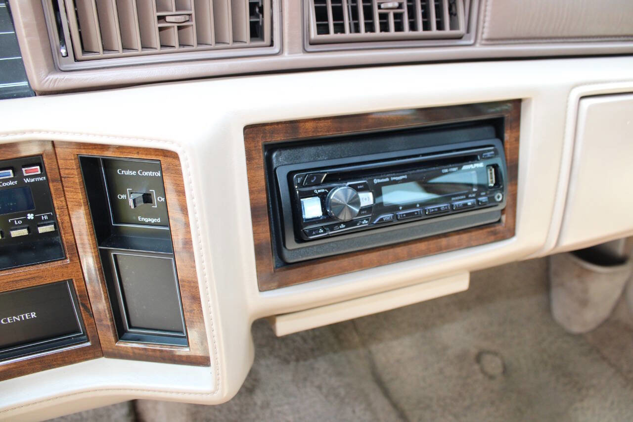 Used 1990 Cadillac De Ville Sedan FWD image 16