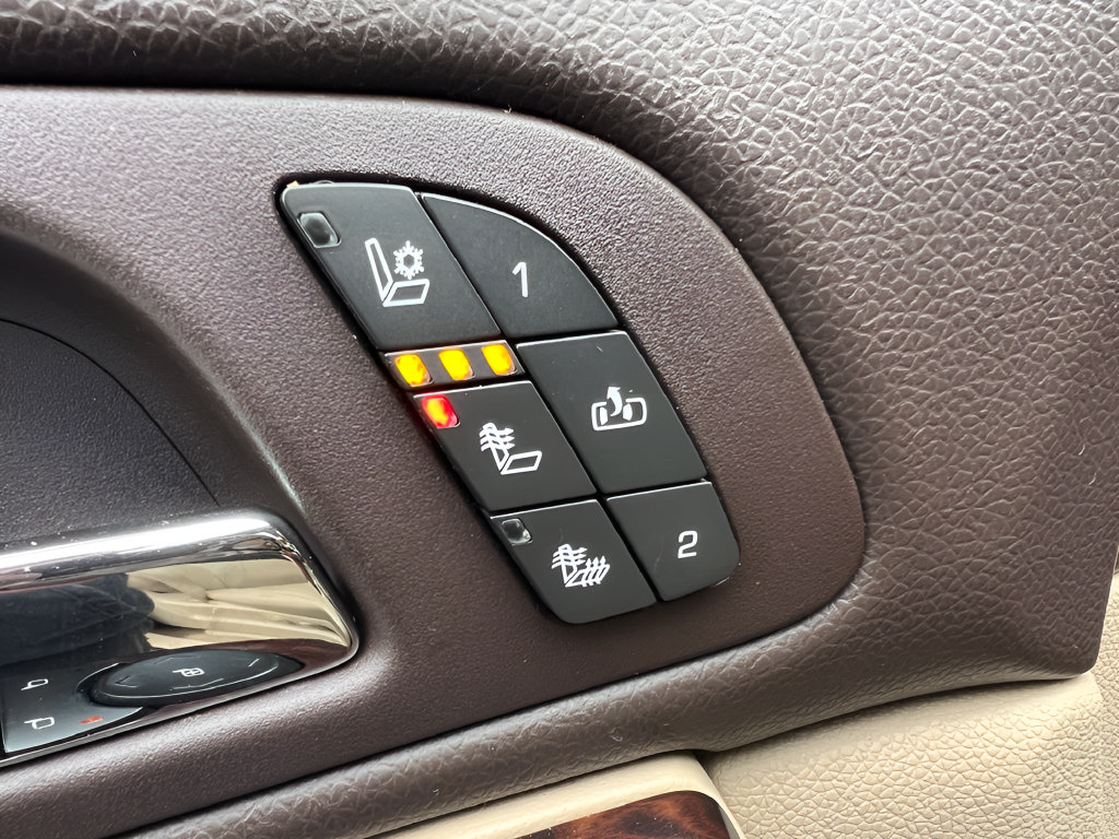 Used 2012 GMC Yukon Denali AWD/4WD image 18