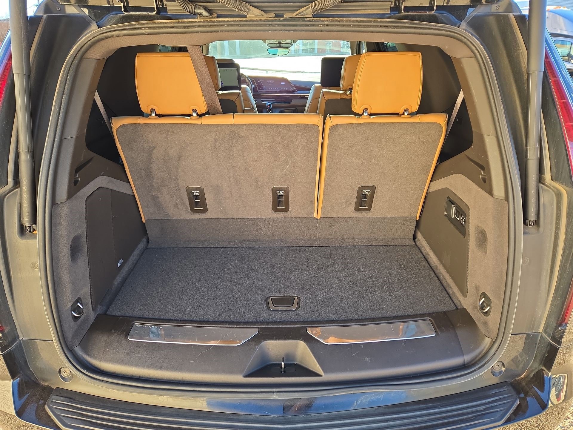 Certified 2023 Cadillac Escalade Sport w/ LPO, ONYX Package image 12