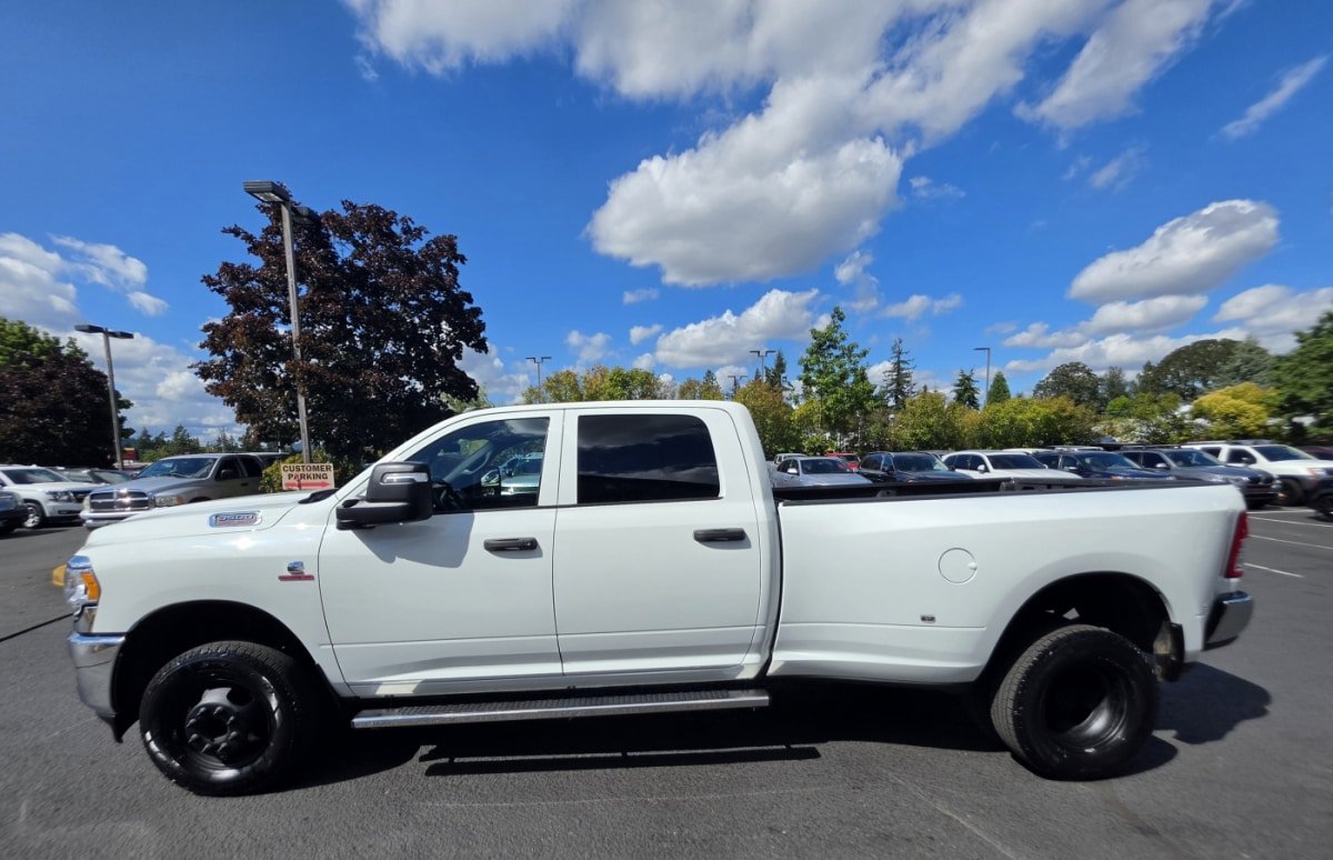Used 2024 RAM 3500 Tradesman w/ Chrome Appearance Group AWD/4WD image 12