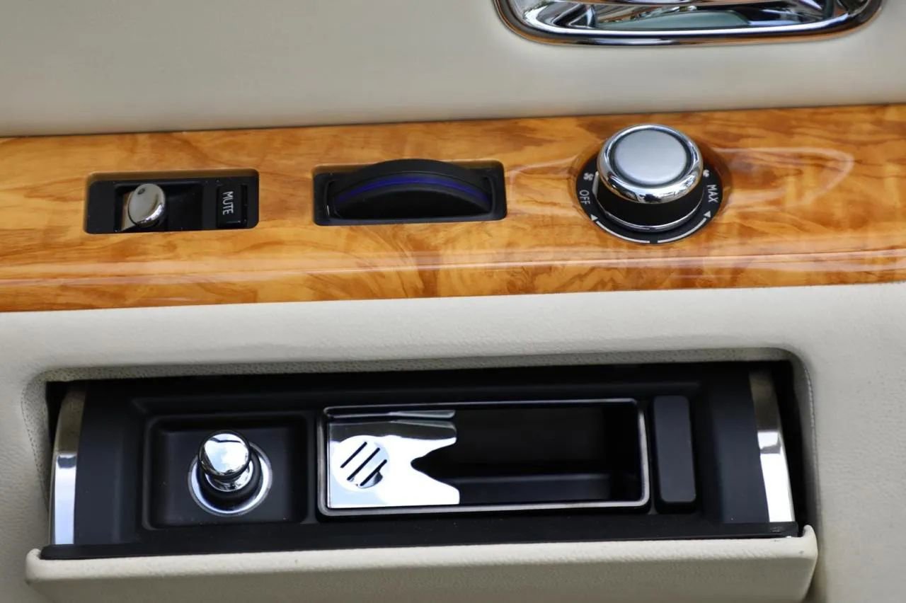 Used 2011 Rolls-Royce Phantom Sedan RWD image 96