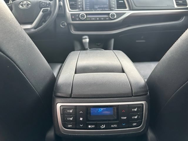 Used 2016 Toyota Highlander Limited Platinum w/ Four Season Floor Mat Package AWD/4WD image 20