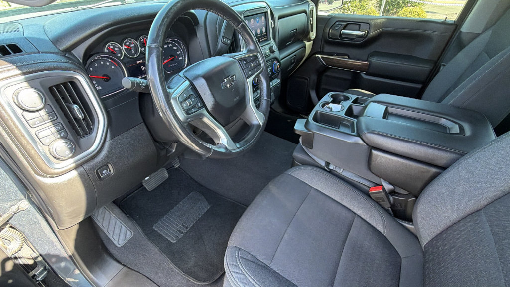 Used 2020 Chevrolet Silverado 1500 RST AWD/4WD image 10