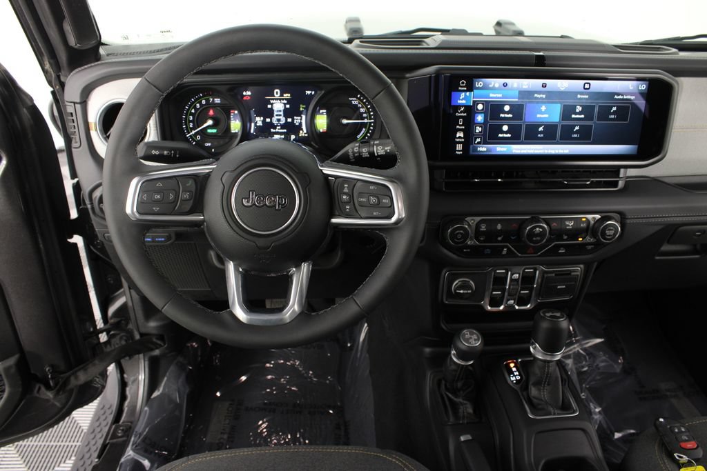 Used 2025 Jeep Wrangler Unlimited Sahara AWD/4WD image 10