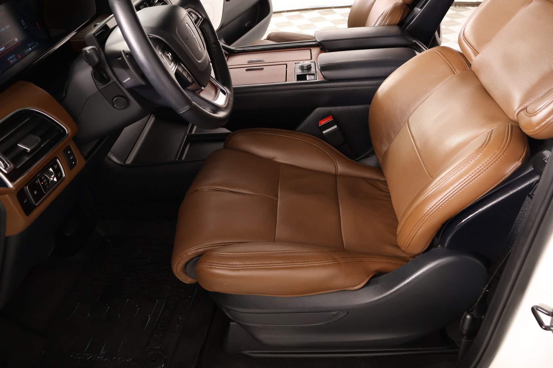 Used 2024 Lincoln Navigator Reserve AWD/4WD image 12