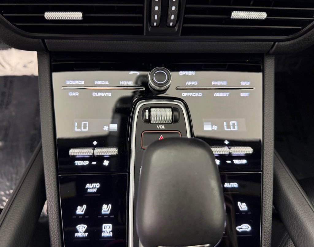 Certified 2023 Porsche Cayenne AWD/4WD image 31