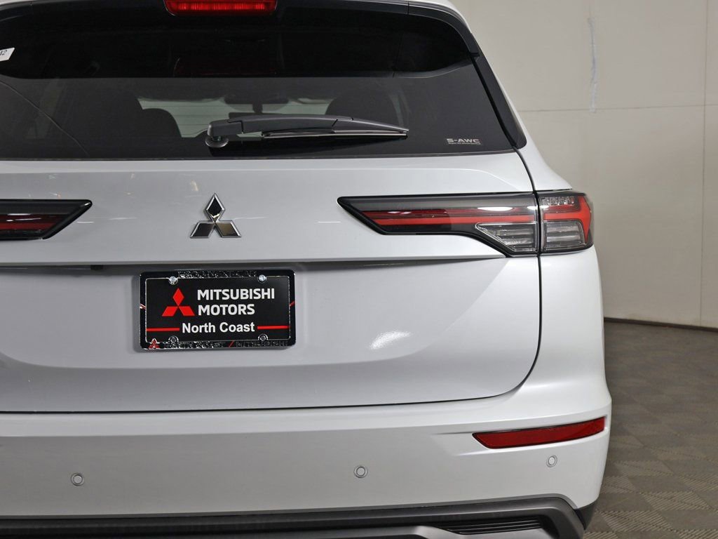 New 2026 Mitsubishi Outlander ES AWD/4WD image 16