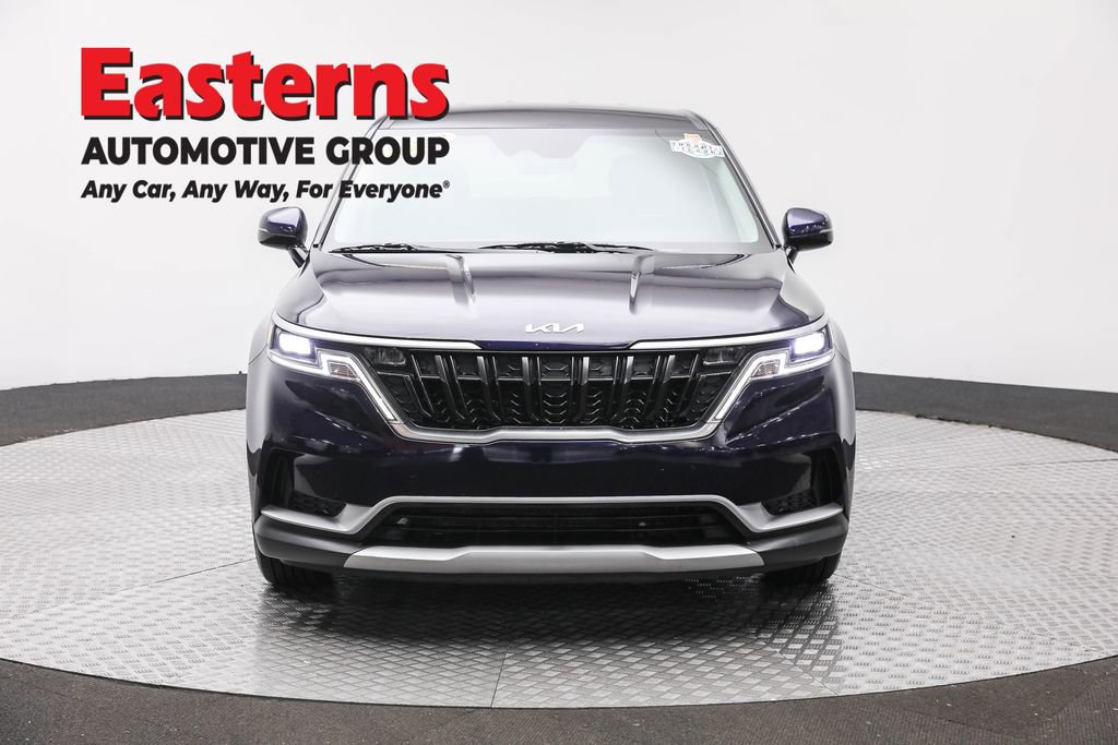 Used 2024 Kia Carnival LX image 2