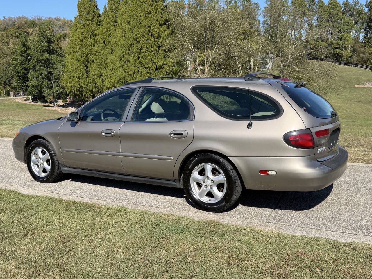 Used 2002 Ford Taurus SE FWD image 3