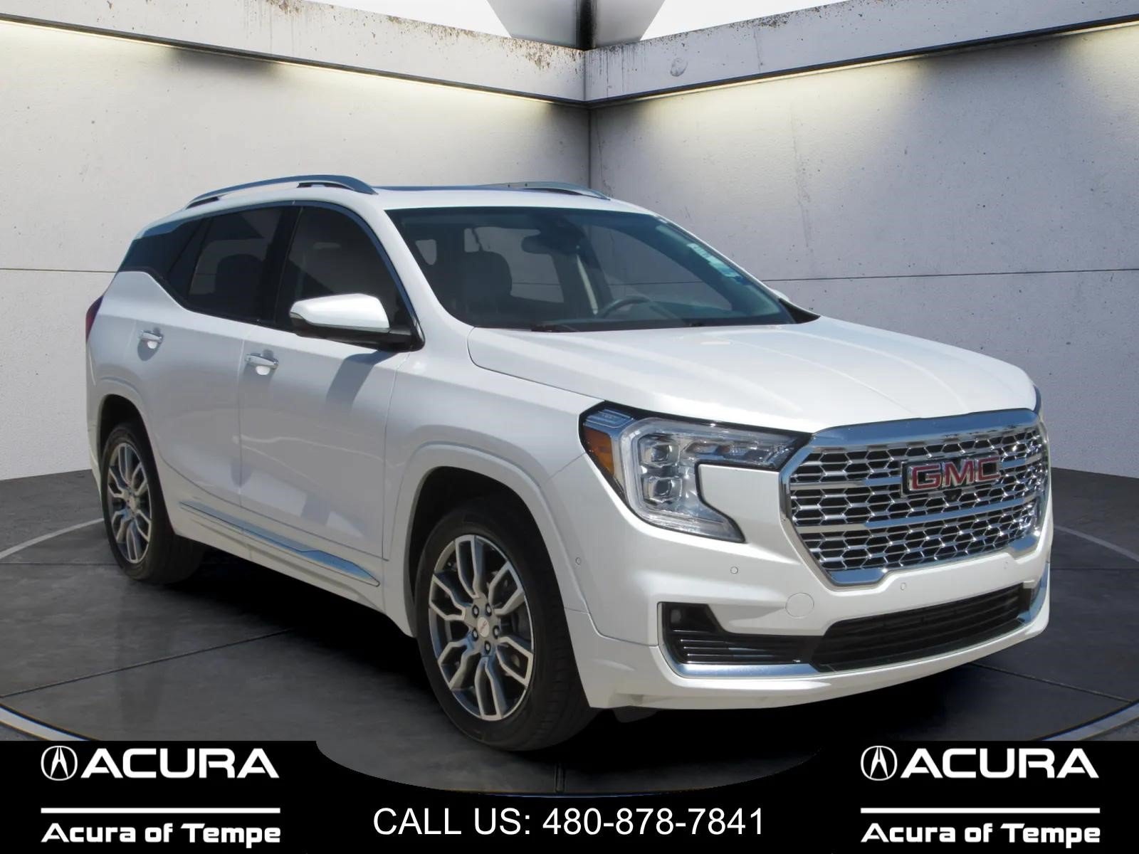 Used 2023 GMC Terrain Denali w/ Denali Premium Package AWD/4WD image 2
