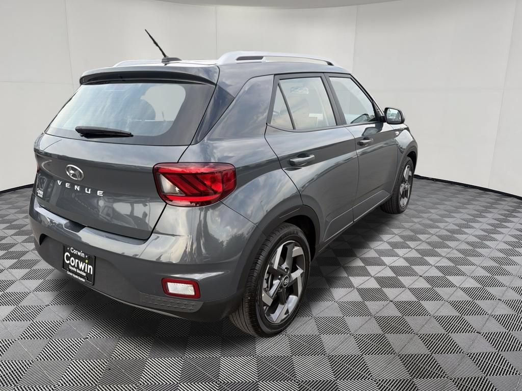 Used 2025 Hyundai Venue SEL FWD image 6