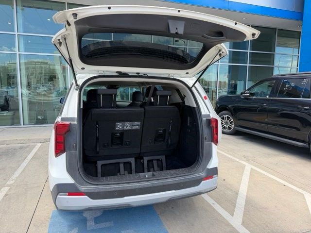 Used 2025 Kia Carnival FWD image 11