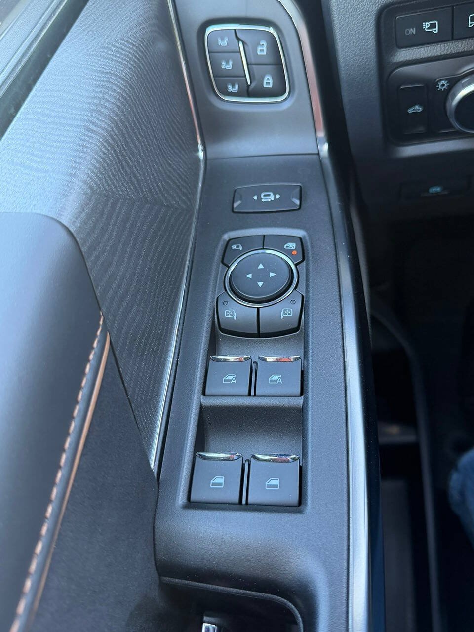 Used 2023 Ford F350 Platinum AWD/4WD image 23