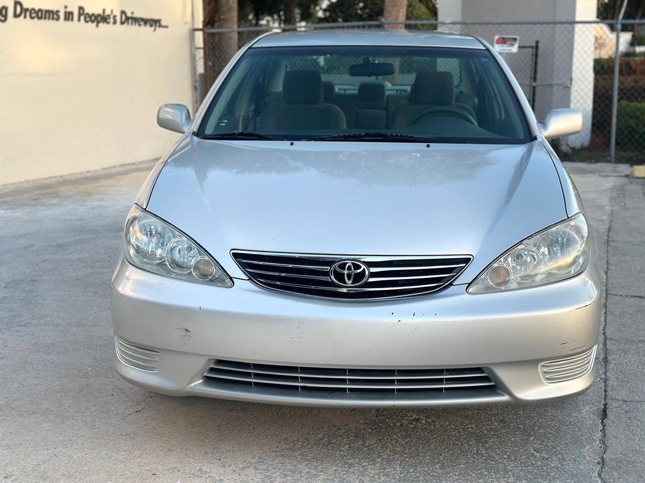 Used 2005 Toyota Camry LE FWD image 2