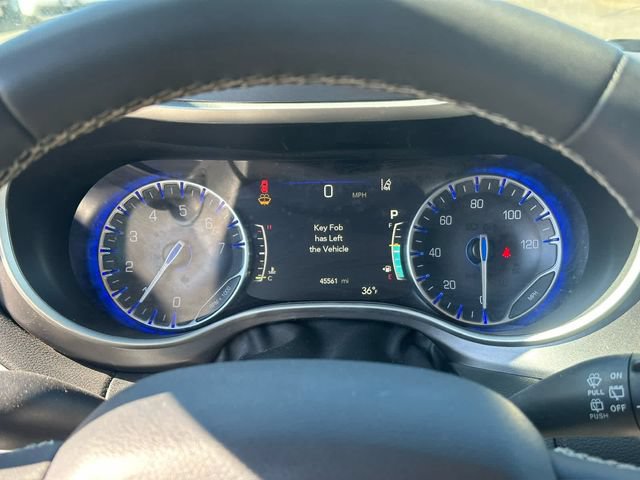 Used 2024 Chrysler Pacifica Touring-L FWD image 16