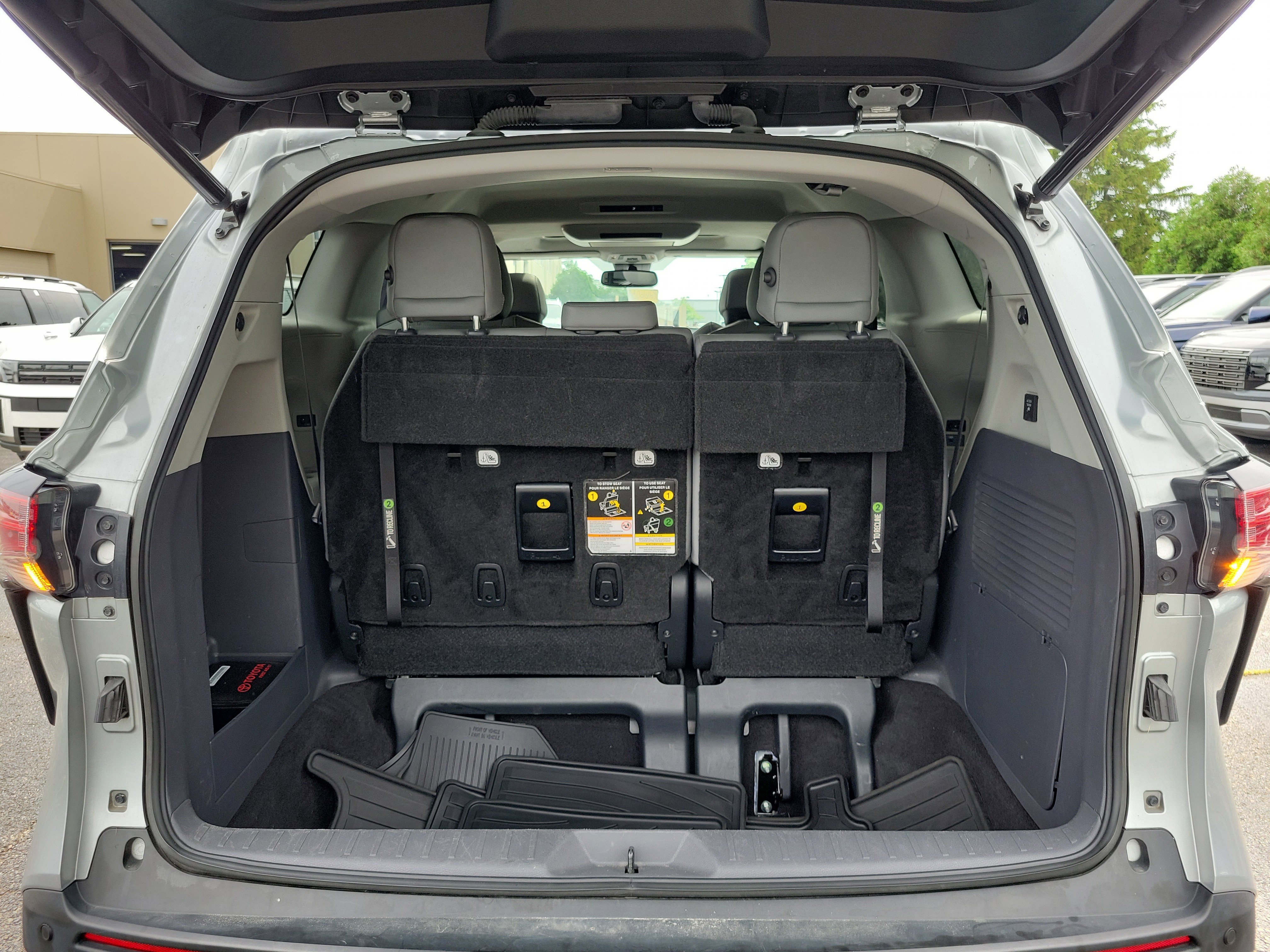 Used 2021 Toyota Sienna XLE w/ XLE Plus Package AWD/4WD image 8