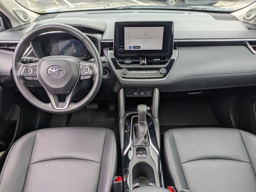 Used 2023 Toyota Corolla Cross XLE w/ Convenience Package FWD image 16