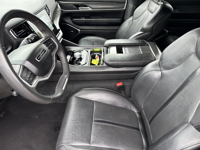 Used 2024 Jeep Wagoneer L Series II RWD image 12