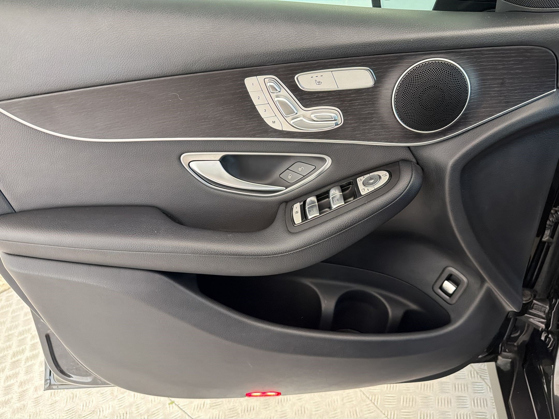 Used 2021 Mercedes-Benz GLC 300 4MATIC image 14
