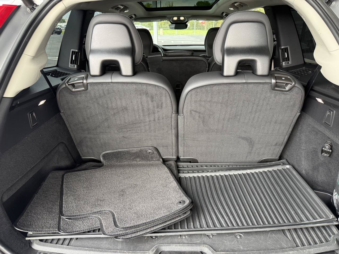 Used 2024 Volvo XC90 T8 Ultimate w/ Protection Package Premier AWD/4WD image 54