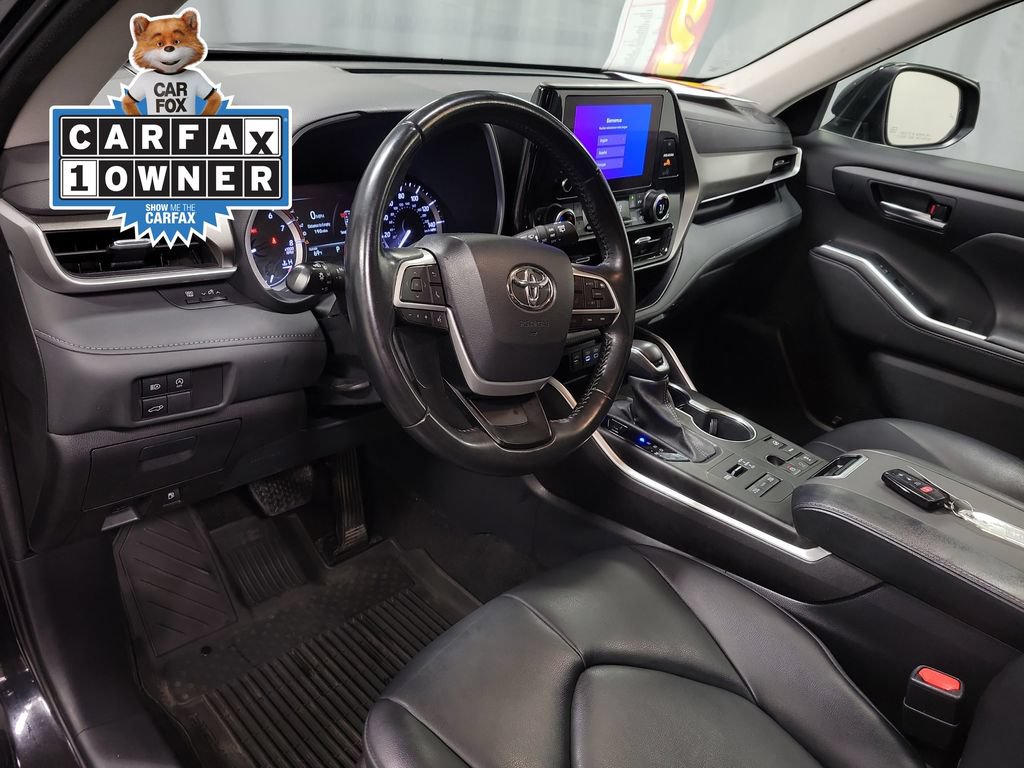 Used 2023 Toyota Highlander XLE AWD/4WD image 13