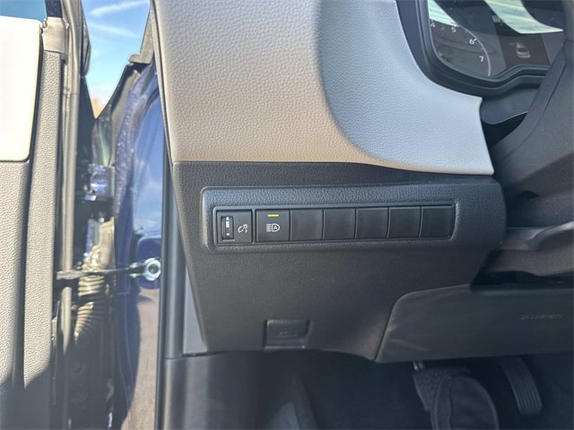 Used 2025 Toyota Corolla LE image 27
