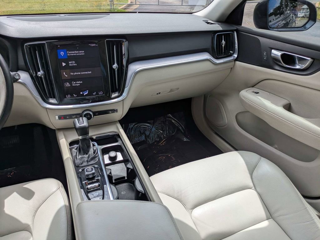 Used 2020 Volvo V60 T5 Momentum FWD image 18