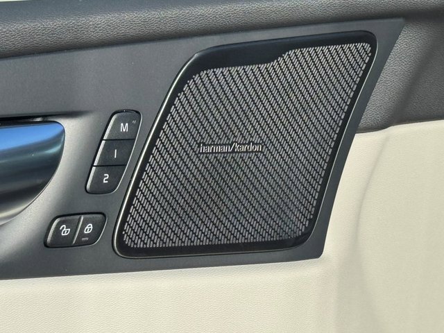 New 2026 Volvo XC60 T8 Ultra w/ Protection Package Premier image 17
